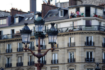 R&eacute;verb&egrave;re devant une fa&ccedil;ade