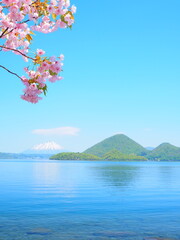 北海道の絶景 春の洞爺湖と桜と羊蹄山