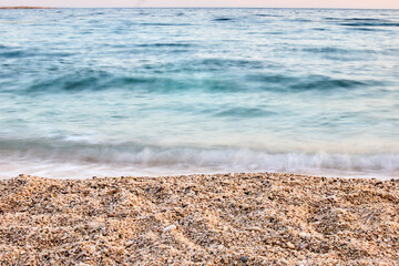 Brandung und Steine an der Küste