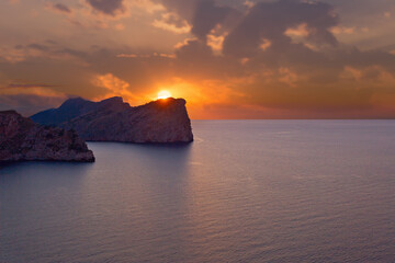 Sonnenuntergang auf Mallorca in der Nähe von Cap Formentor, Spanien