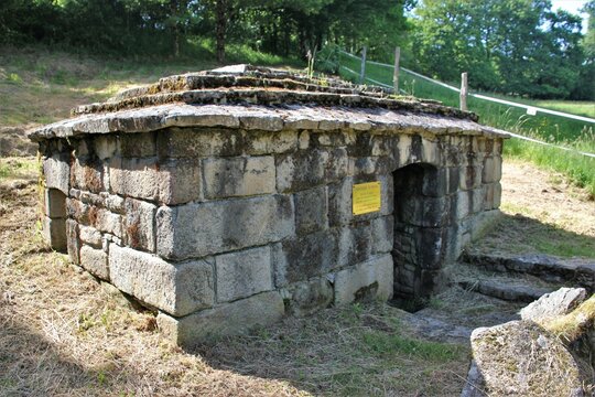 Fontaine Saint M&eacute;en &agrave; Treignac (Corr&egrave;ze)
