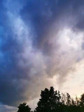 Dramatisch bedrohlicher Himmel vor Gewitter