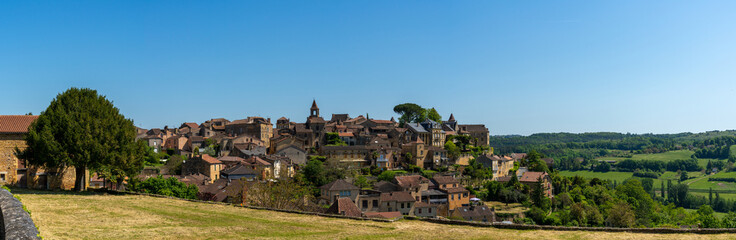 Fototapeta na wymiar panorama view of the idyllic French country town of Belves in the Dordogne Valley