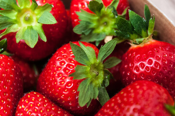 frische Erdbeeren in einer Schale 