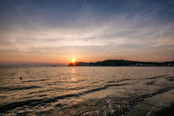 Fototapeta na wymiar 神奈川県逗子市逗子海岸からの夕日