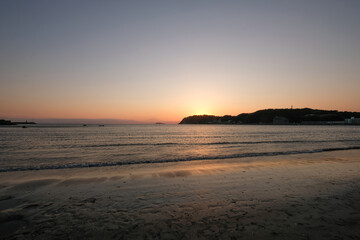 神奈川県逗子市の逗子海岸からの夕日