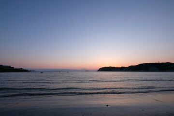 Obraz premium 神奈川県逗子市の逗子海岸からの夕日