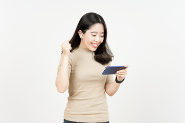 Naklejka premium Playing Mobile Game on Smartphone Of Beautiful Asian Woman Isolated On White Background