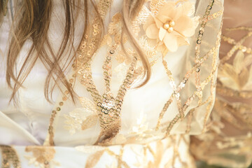 Détails de la tenue des mariés le jour de leur mariage