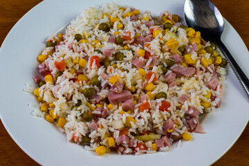 white rice top with  diced han and mixed vegetables