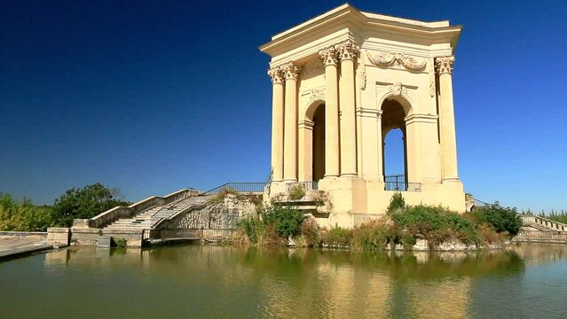 Le ch&acirc;teau d'eau, monument sur la place du Peyrou &agrave; Montpellier.