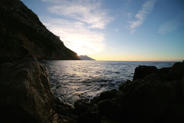 puesta de sol en puerto de valldemossa, mallorca