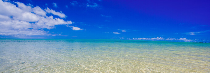 沖縄県石垣島の青い空と海