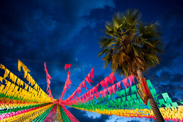decoração são joão - bandeirinhas coloridas de festa junina no brasil