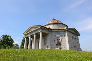 mausoleo di castelbarco di ispra in italia	 - obrazy, fototapety, plakaty