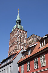 Fototapeta na wymiar Kirche St. Nikolai in Stralsund