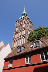 Fototapeta na wymiar Kirche St. Nikolai in Stralsund