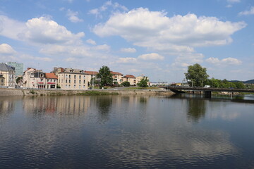 Fototapeta na wymiar La rivière Cher dans Montluçon, ville de Montluçon, département de l'Allier, France