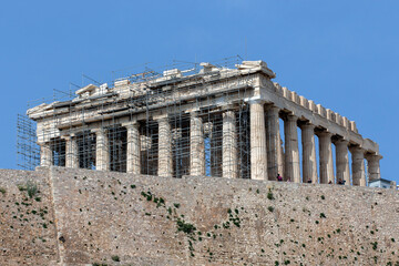 Fototapeta premium Parthenon on top of Acropolis hill in Athens, Greece. sunny summer day with blue sky.