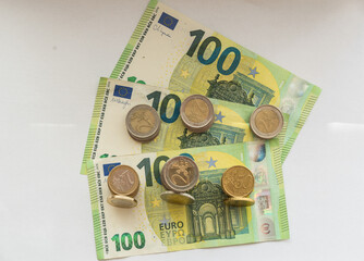 Bargeld Euro - Geldscheine und Münze