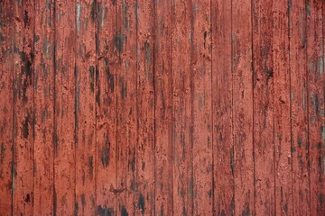 Rot-braune verwitterte alte Holzlattenwand mit Muster 