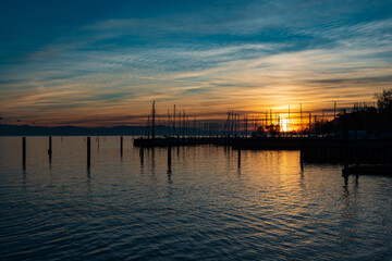 Fototapeta na wymiar Sonnenuntergang am Hafen
