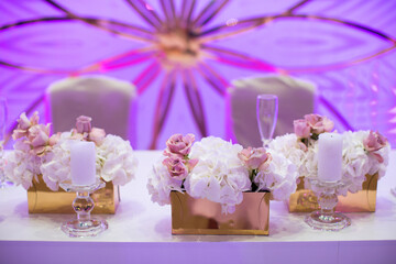 Bouquets of flowers in vase on the wedding table