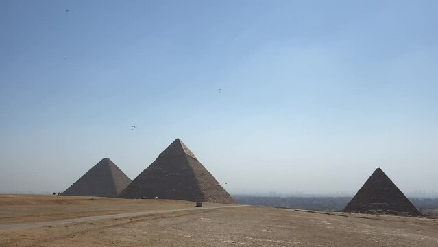Egypt piramid skydiving video panorama
