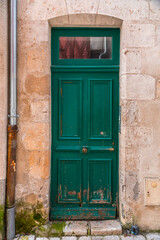 Fototapeta na wymiar Old and beautiful green door