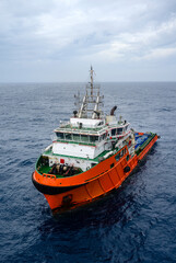 Sea tow in the high sea