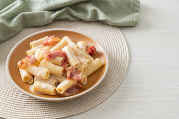 spaghetti rigatoni pasta with white sauce and bacon