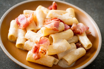 spaghetti rigatoni pasta with white sauce and bacon