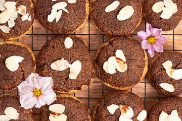 Fresh baked keto snickerdoodle cookies with dark chocolate and flaked almonds.