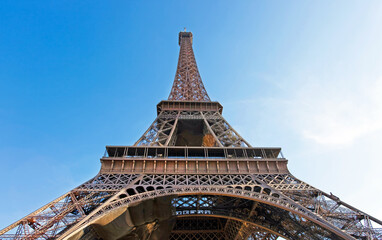 Fototapeta na wymiar Wideangle View of Eiffel Tower
