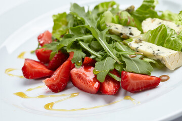 salad with strawberries and cheese