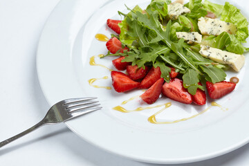 salad with strawberries and cheese