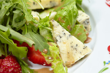 salad with strawberries and cheese