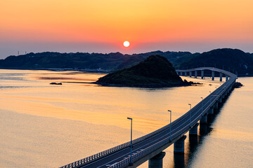 夕日と角島大橋　山口県下関市　Sunset and Tsunoshima Bridge. Yamaguchi-ken Shimonoseki city.