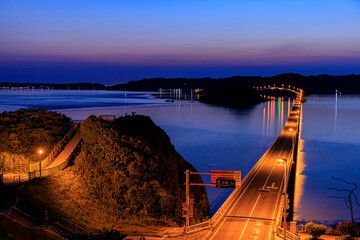 日没後の角島大橋　山口県下関市　
Tsunoshima Bridge after sunset. Yamaguchi-ken Shimonoseki city.