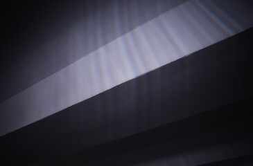 Diagonal architecture element illuminated by light