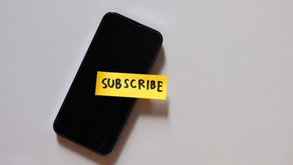 subscribe written on sticky yellow. cool subscription.