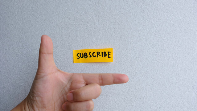 subscribe written on sticky yellow. cool subscription.