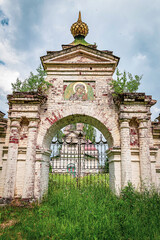 Fototapeta premium the gate of the church fence