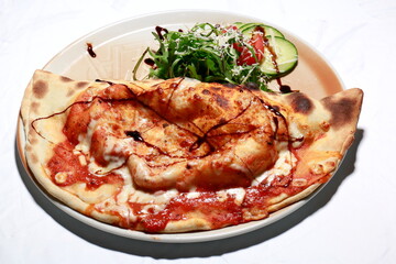 Pizza Calzone, Salat