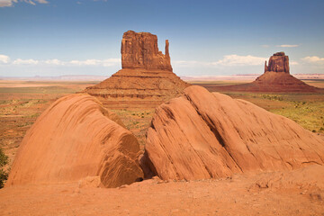 Fototapeta na wymiar Taylor Rock and the Mittens in Monument Valley