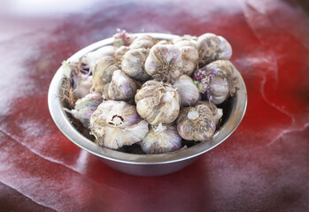 Garlic cloves in a bowl close up.