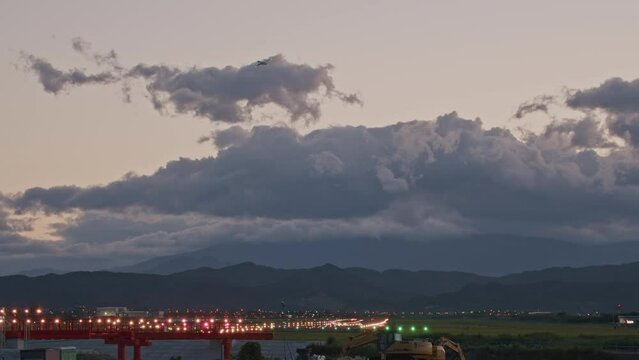 仙台空港 飛行機の離陸 Plane take off from Sendai Airport