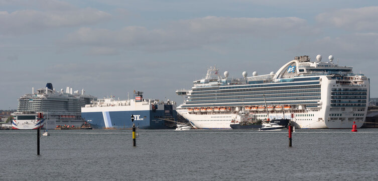 Southampton, England, UK. 2022. Bunkering vessel supplying oil to the cruise ship Emerald Princess alongside with Garnet Leader a vehicle carrier and the liner Iona in the Port of Southampton.