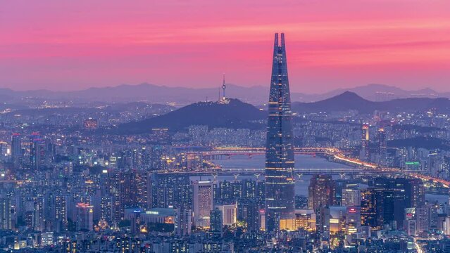 Time lapse 4k,The Sunset over the tops of Namsan and Lotte Tower in Seoul,South Korea.