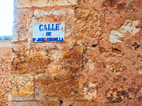 Cartel en memoria del dramaturgo Jos&eacute; Zorrilla en las calles de Lerma